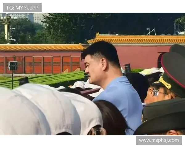 丁俊晖与姚明同框合影展现体育精神与友谊的精彩瞬间 丁俊晖与姚明同框合影展现体育精神与友谊的精彩瞬间